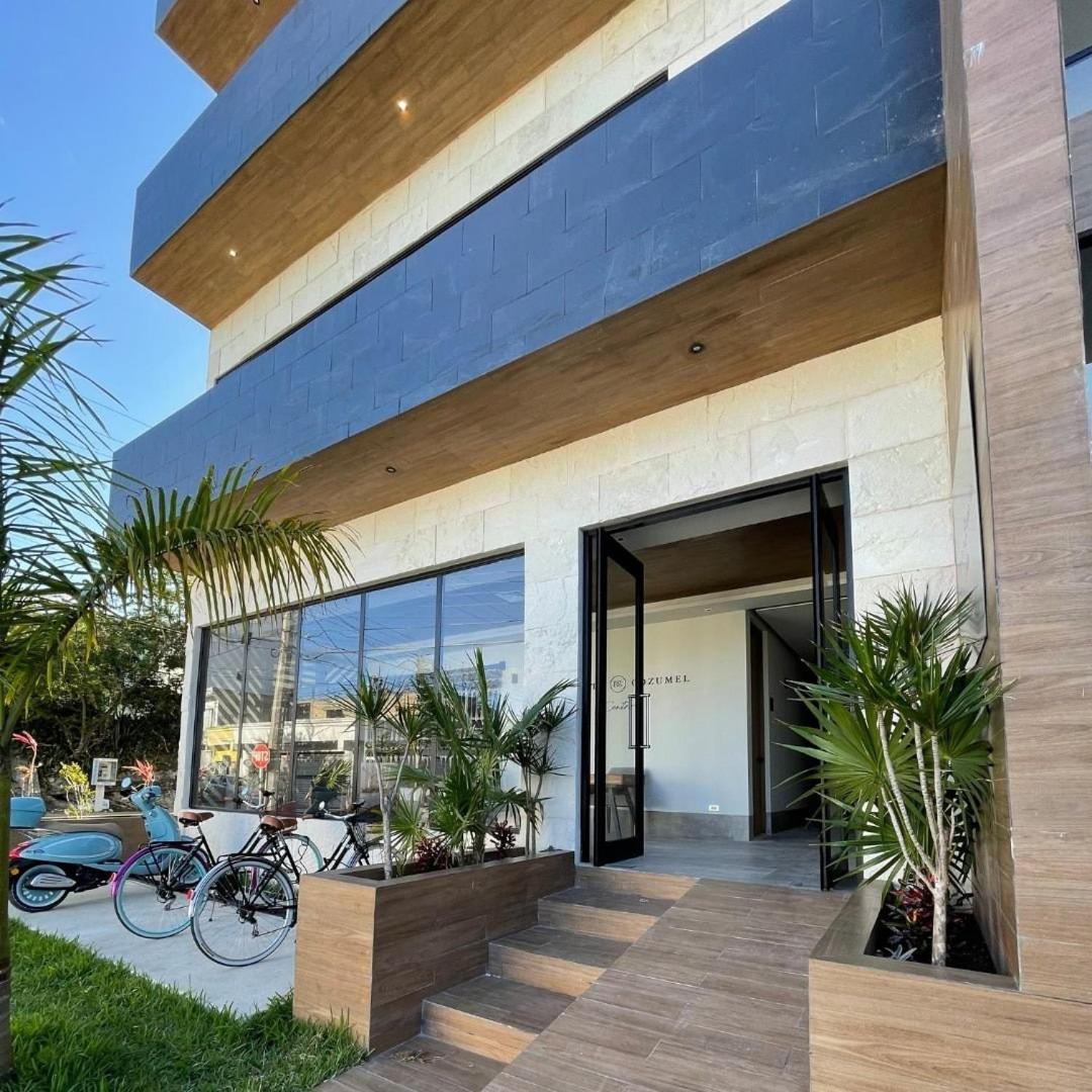 Brand New With Rooftop Pool